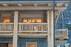Detail_Blockhaus_in_kanadischer_Naturstammbauweise